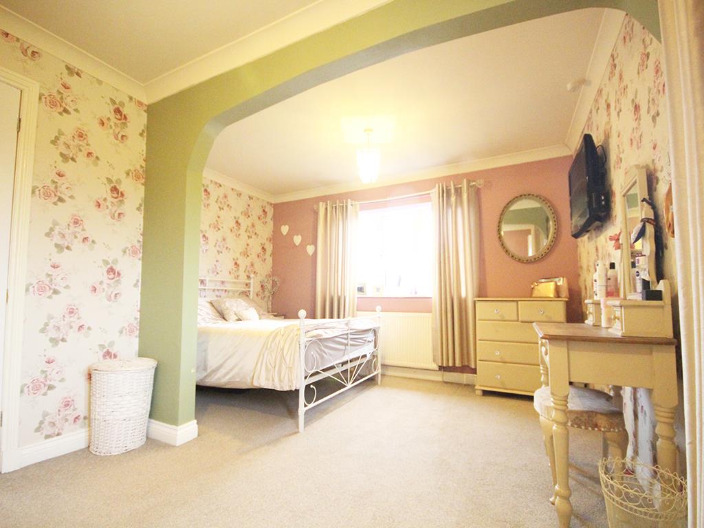 4 bedroom house For Sale in Fence, Burnley - IMG_1077.jpg